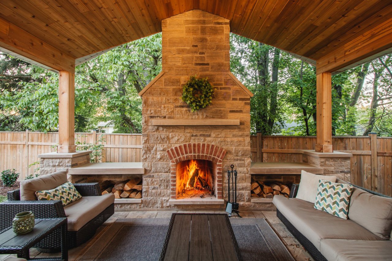 Outdoor fireplace